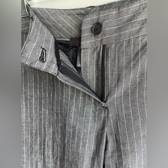 Trixie + LuLu Modern Gray Pinstriped Pants | Size 8P - Picture 7 of 10